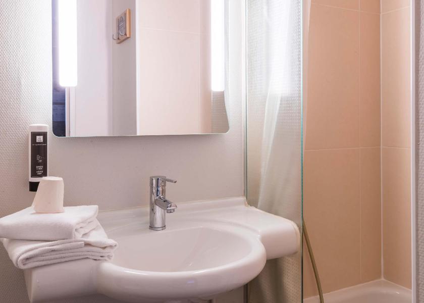 Grand Est Barberey-Saint-Sulpice Quadruple Room