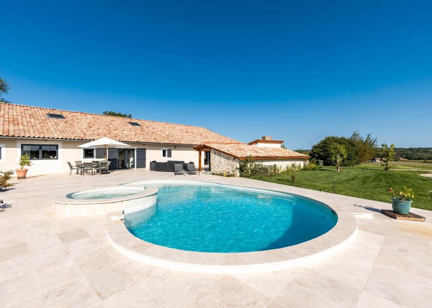 Nouvelle-Aquitaine Bazas exterior view