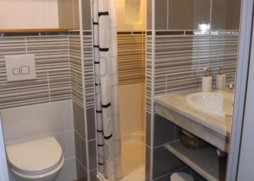 Brittany Fougeres Double Room with Private Bathroom