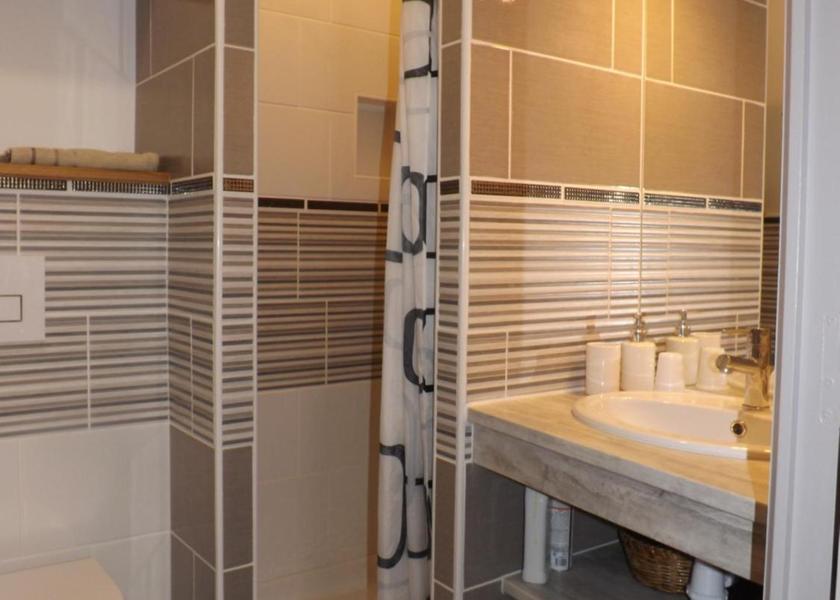 Brittany Fougeres Double Room with Private Bathroom