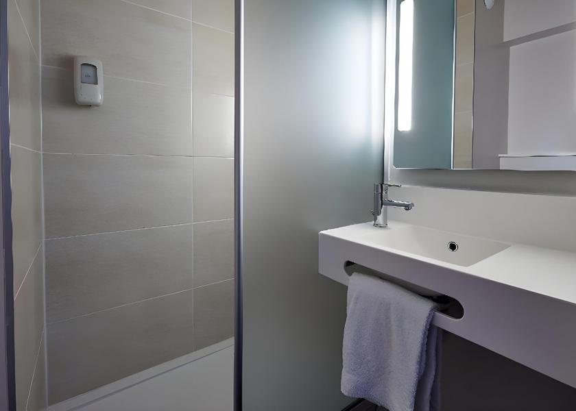 Pays de la Loire La Chapelle-sur-Erdre Quadruple Room