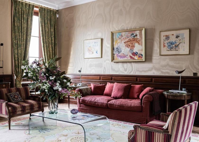 shared lounge/tv area