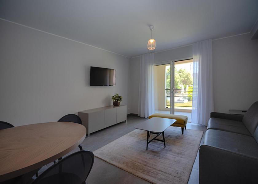 Corsica L'Île-Rousse One-Bedroom Apartment with Garden View (4 Adults)