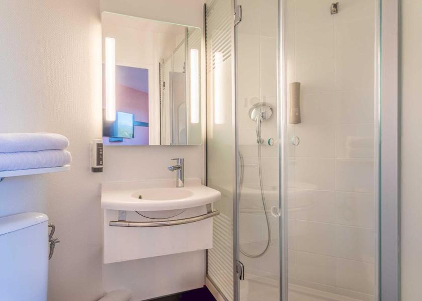 Provence - Alpes - Cote d'Azur Meyreuil Double - Room With A Large Bed For 2 People