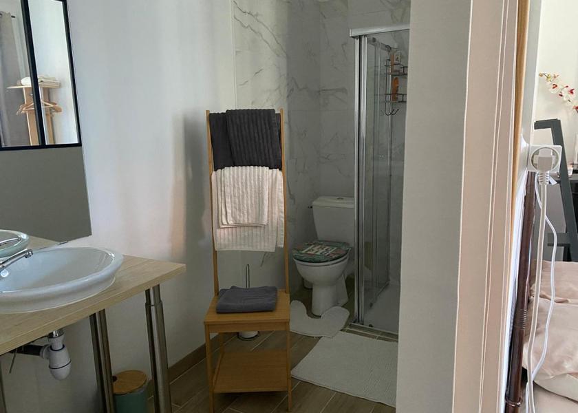 Occitanie Moissac Double Room with Private External Bathroom