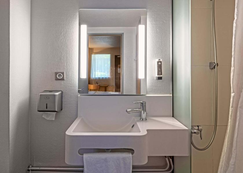 Brittany St.-Martin-des-Champs Standard Quadruple Room