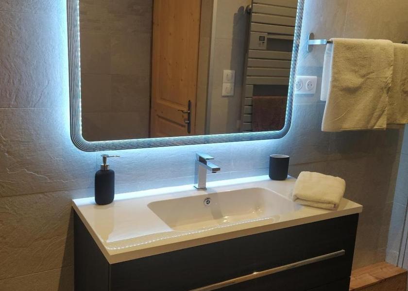 Auvergne-Rhone-Alpes Morzine Double Room with Private Bathroom