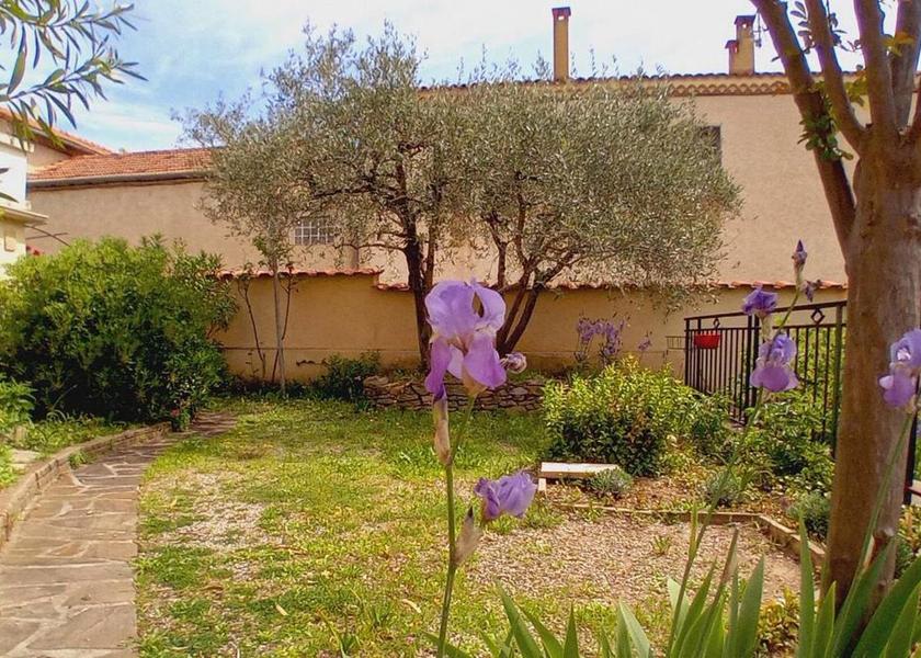 Auvergne-Rhône-Alpes Nyons Two-Bedroom Apartment