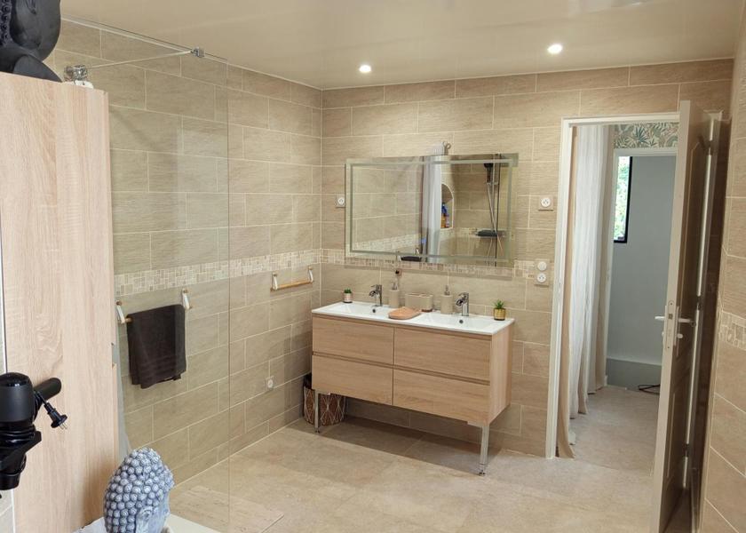 Île-de-France Pontoise Double Room with Shared Bathroom