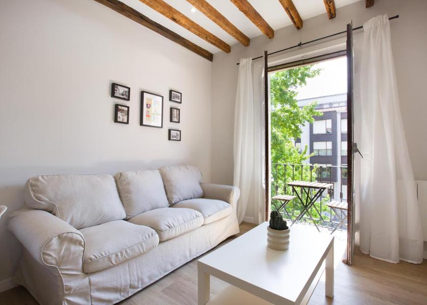 shared lounge/tv area