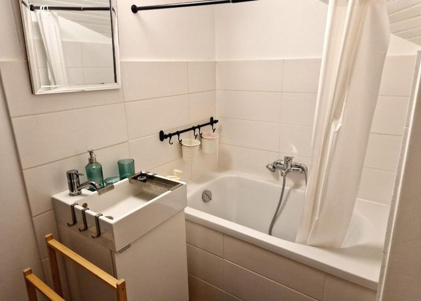 Auvergne-Rhône-Alpes Thiers Double Room with Private Bathroom
