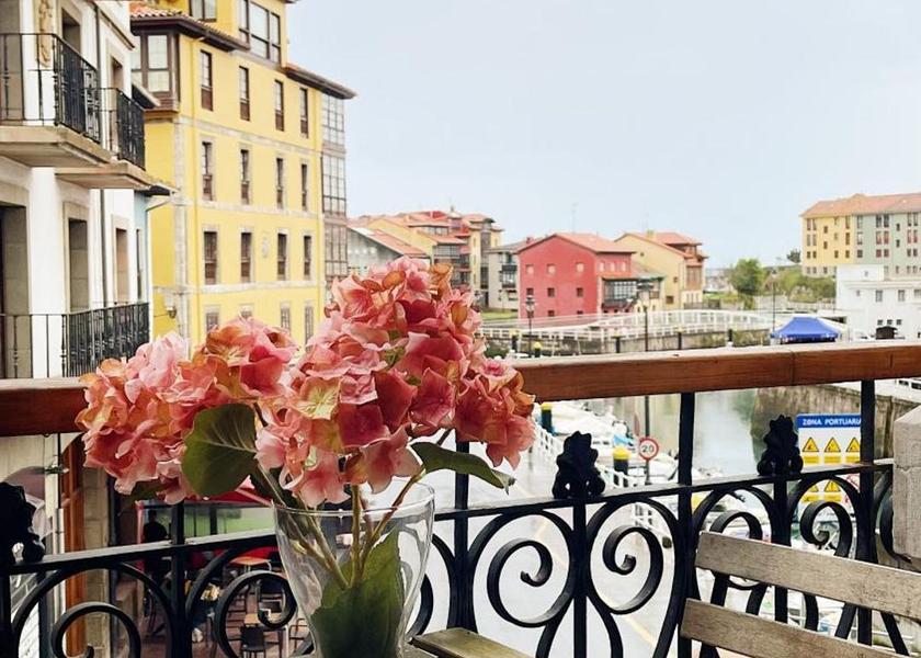 Asturias Llanes Deluxe One-Bedroom Apartment with Harbor View