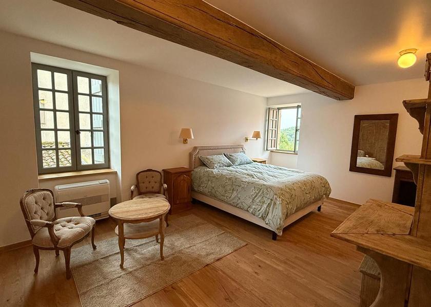 Bourgogne-Franche-Comte Tournus Deluxe Room (2 Adults + 1 Child)
