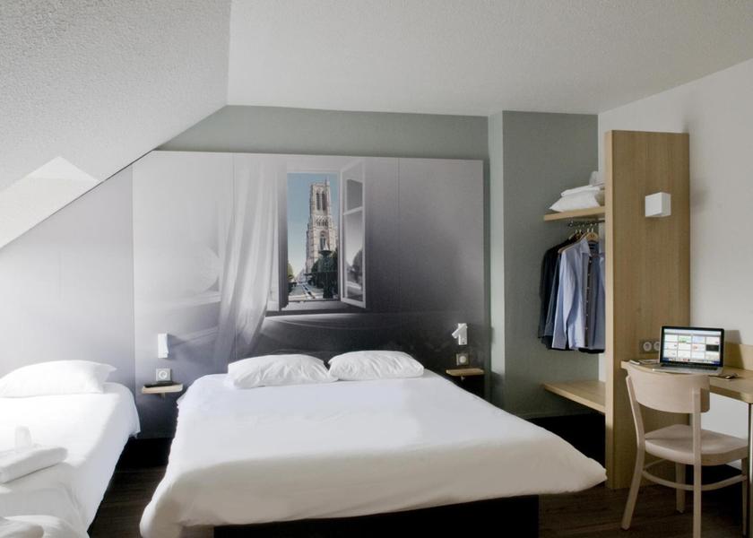 Hauts-de-France Saint-Quentin Triple Room
