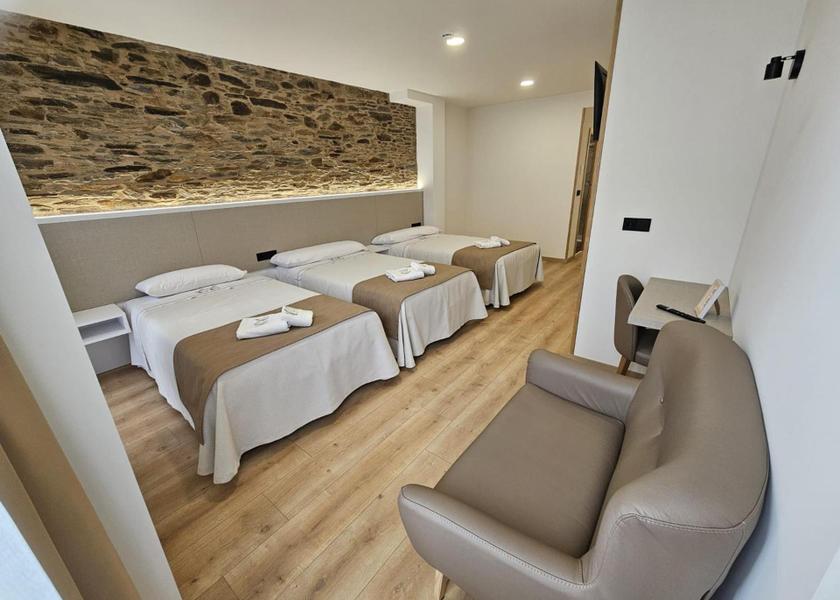 Galicia Arzua Triple Room