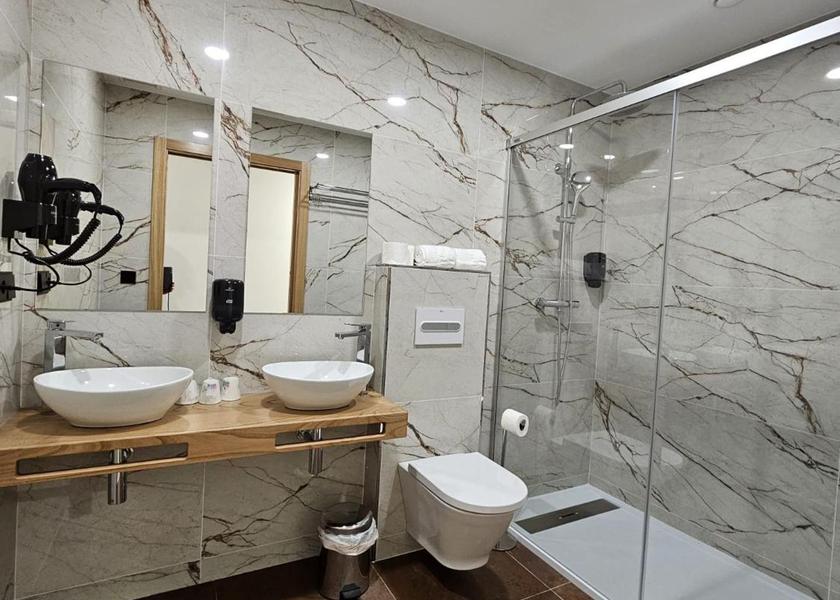 Galicia Arzua Triple Room