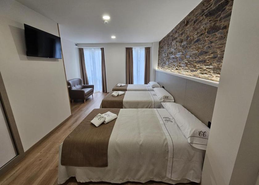 Galicia Arzua Triple Room