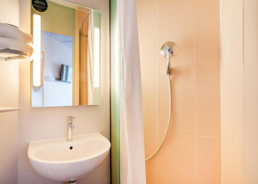 Pays de la Loire Saint-Sebastien-sur-Loire Quadruple Room