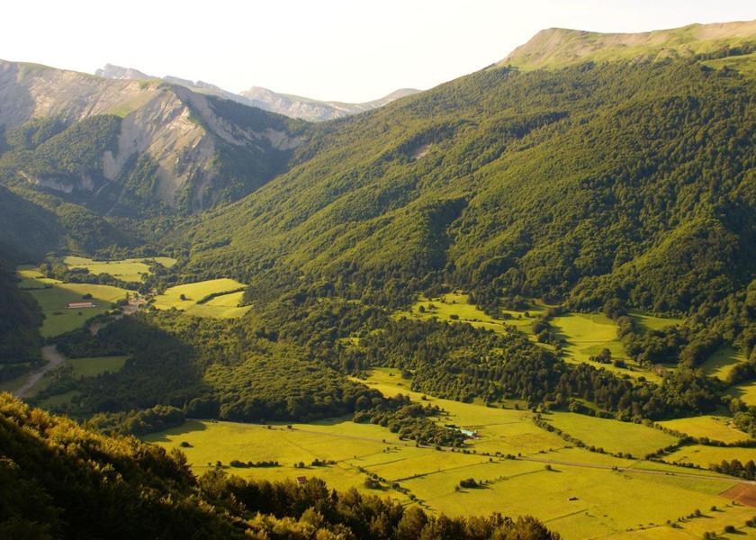 Navarre Isaba surrounding environment