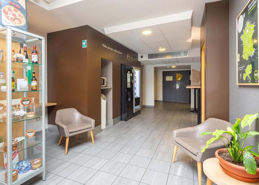 Centre-Loire Valley Le Coudray lobby