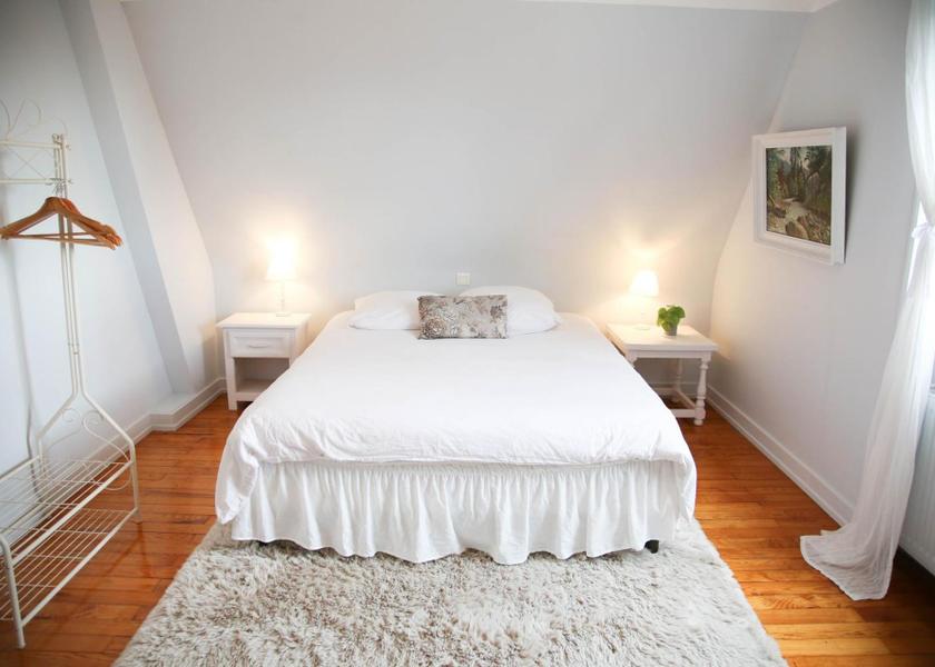 Grand Est Mittelwihr Three-Bedroom Apartment with Balcony