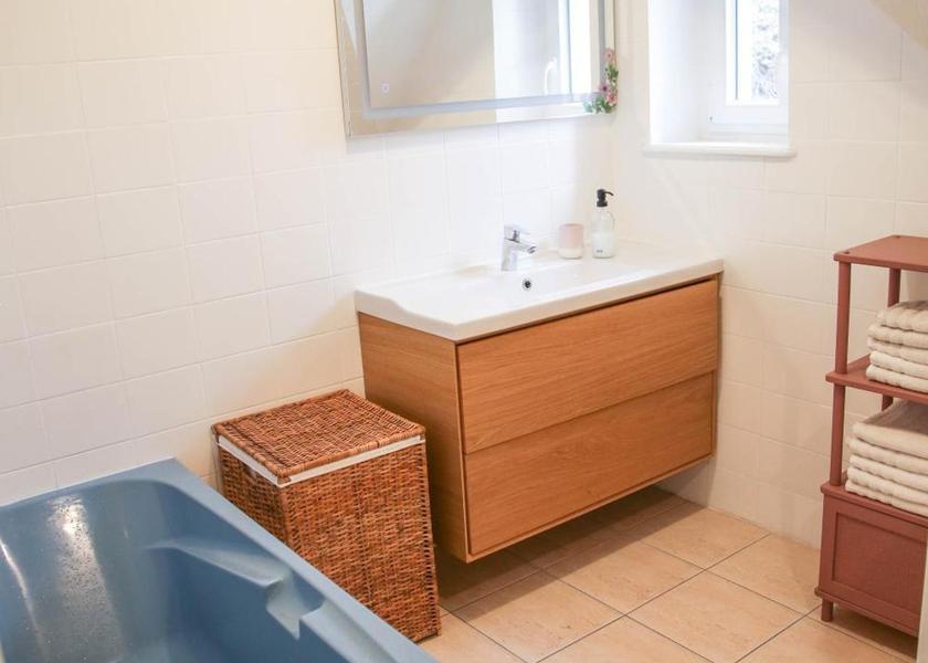 Grand Est Mittelwihr Three-Bedroom Apartment with Balcony