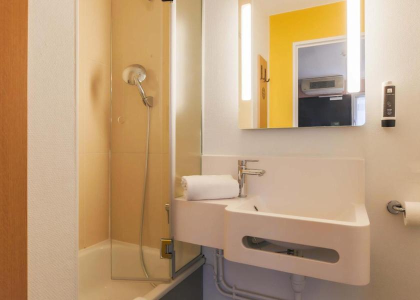 Grand Est Augny Quadruple Room