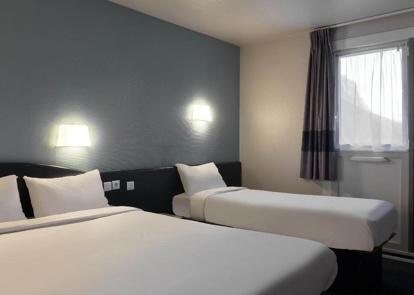 Île-de-France Gif-sur-Yvette Triple Room
