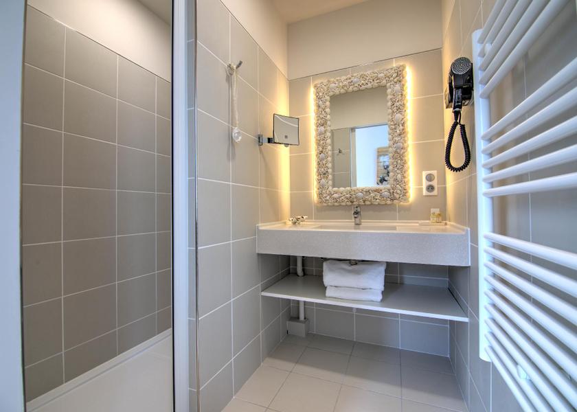 Hauts-de-France Meru Family Room