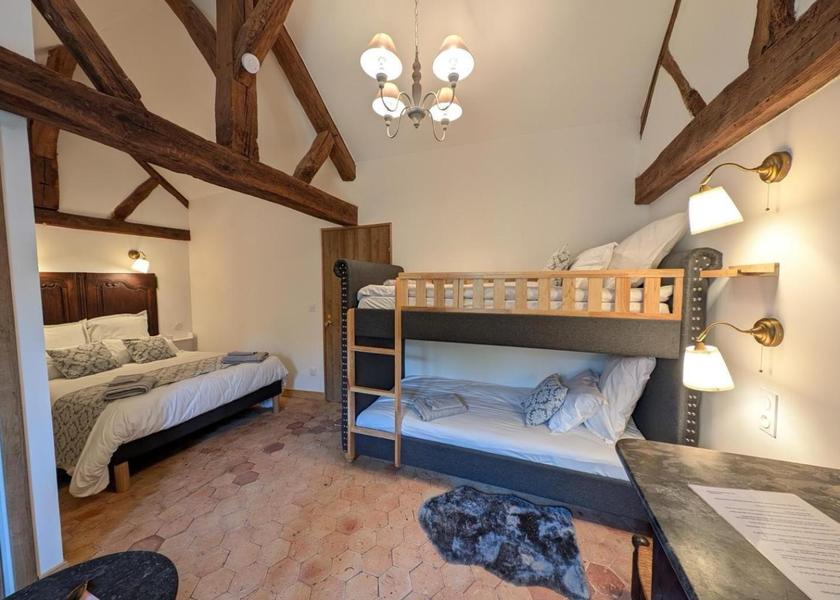 Hauts-de-France Meru Quadruple Room