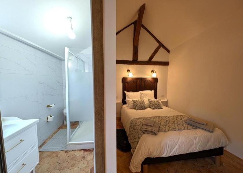 Hauts-de-France Meru Quadruple Room