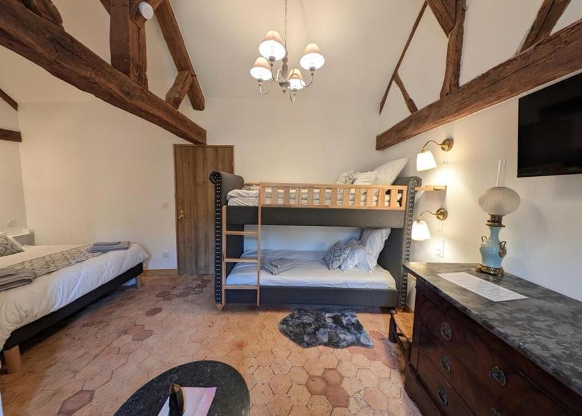 Hauts-de-France Meru Quadruple Room