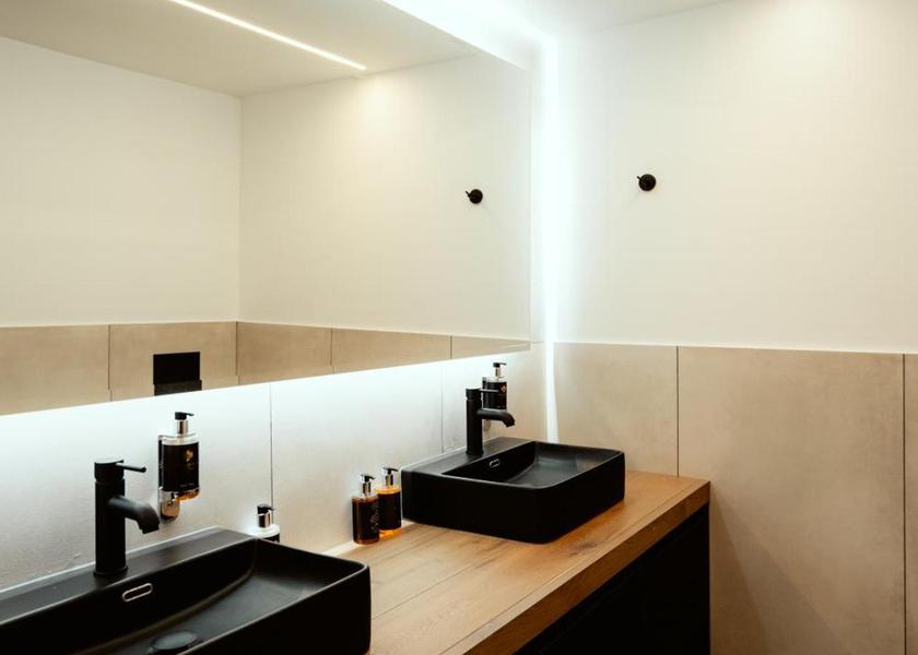 Attica Kallithea Deluxe Queen Room