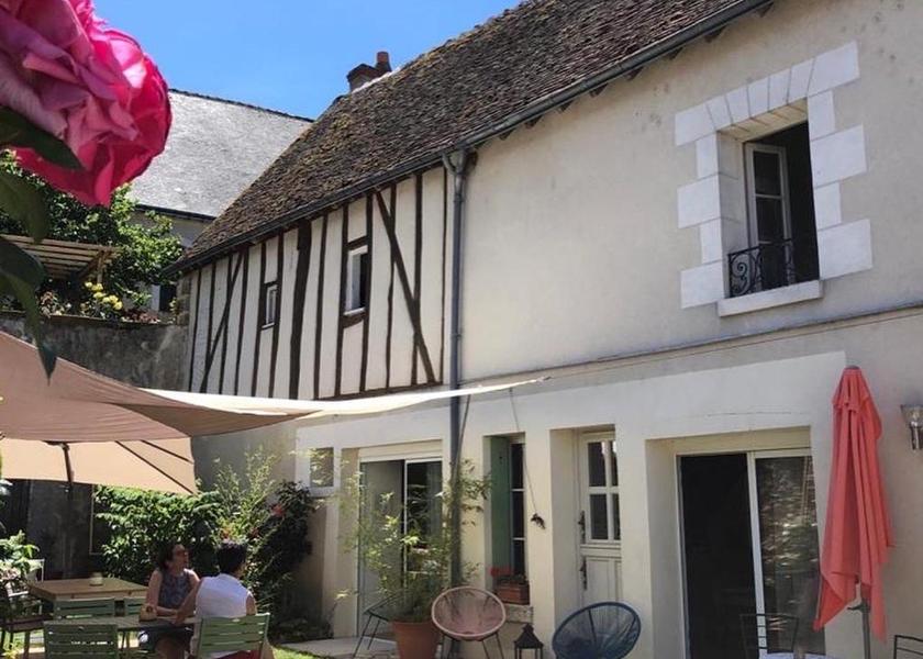 Centre-Loire Valley Chargé Family Room
