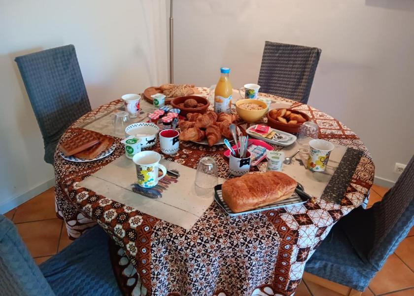 Bourgogne-Franche-Comte Saint-Clement food and beverages