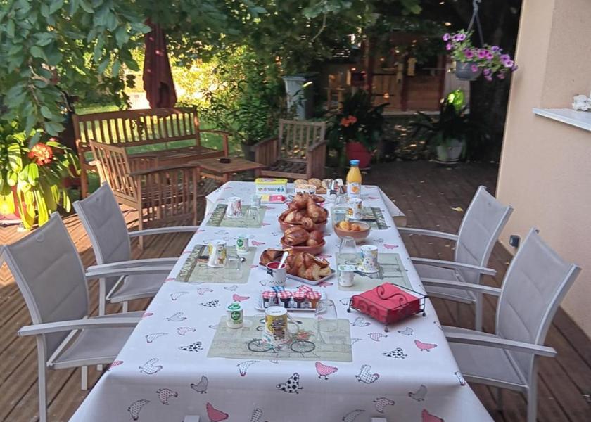 Bourgogne-Franche-Comte Saint-Clement food and beverages