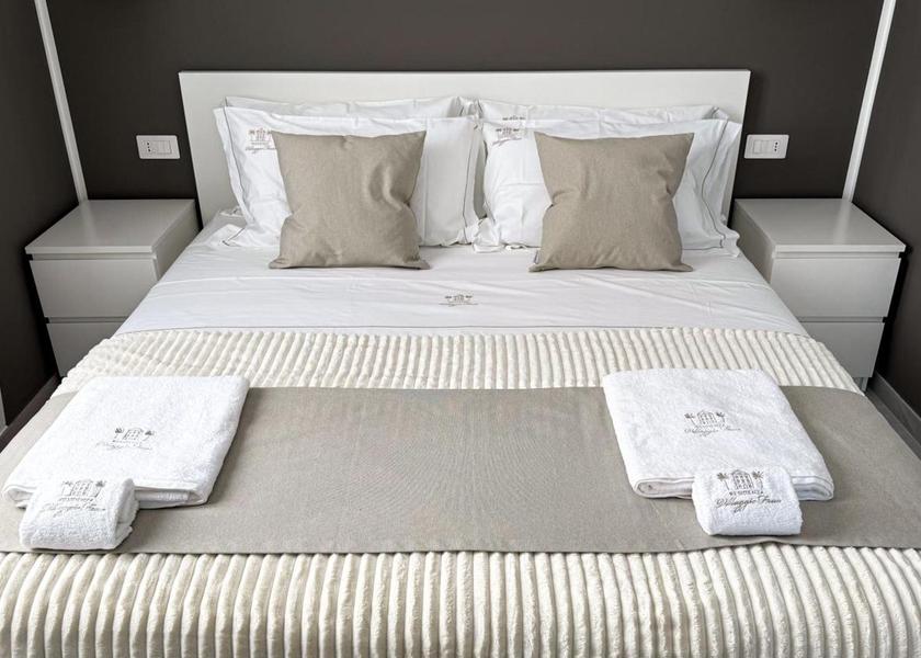 Lombardy Saronno bed