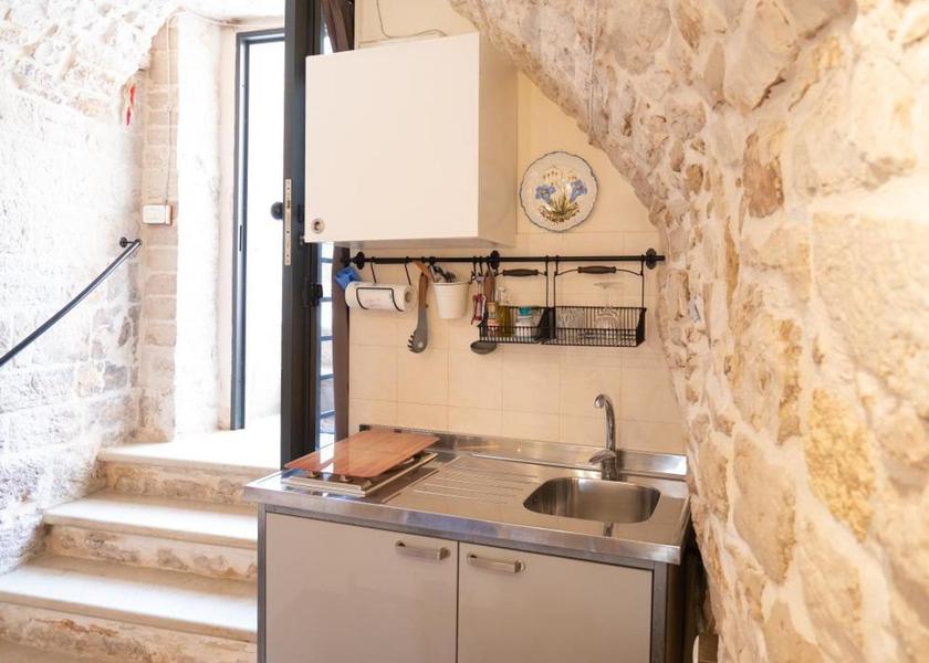 Puglia Giovinazzo kitchen