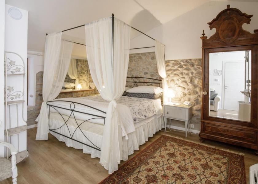 Veneto Castelnuovo del Garda Double Room with Spa Bath