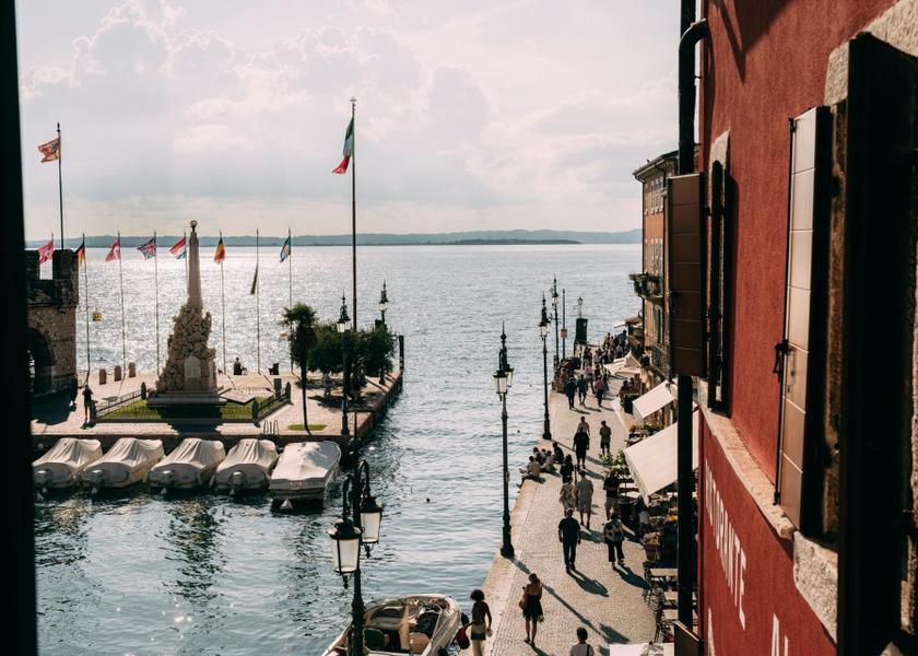 Veneto Lazise surrounding environment