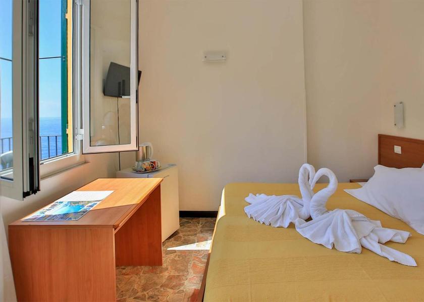 Liguria Riomaggiore Queen Room with Balcony