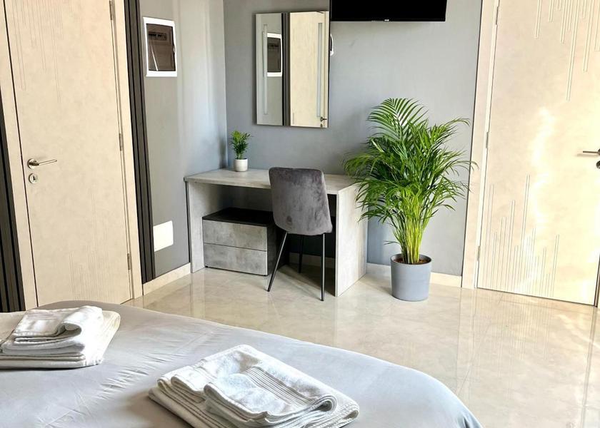 shared lounge/tv area