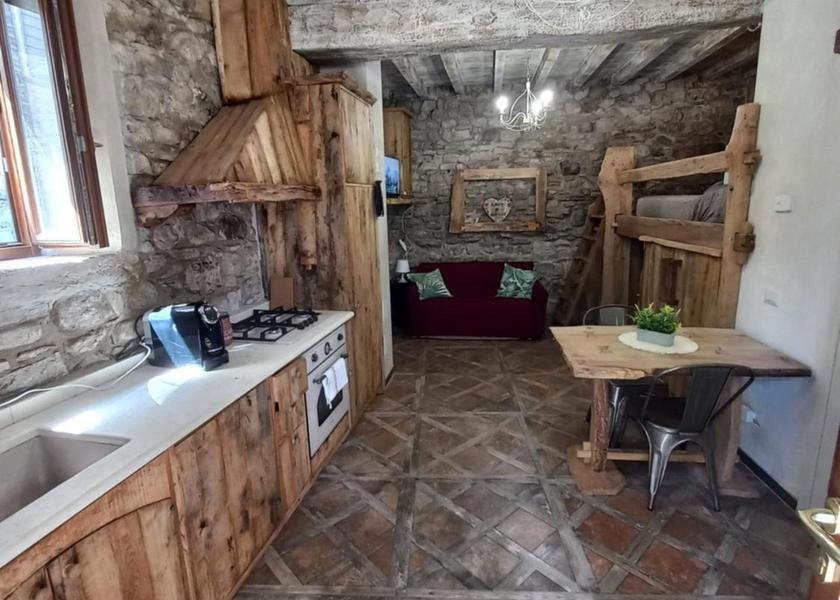 Emilia-Romagna Canossa Deluxe One-Bedroom Apartment