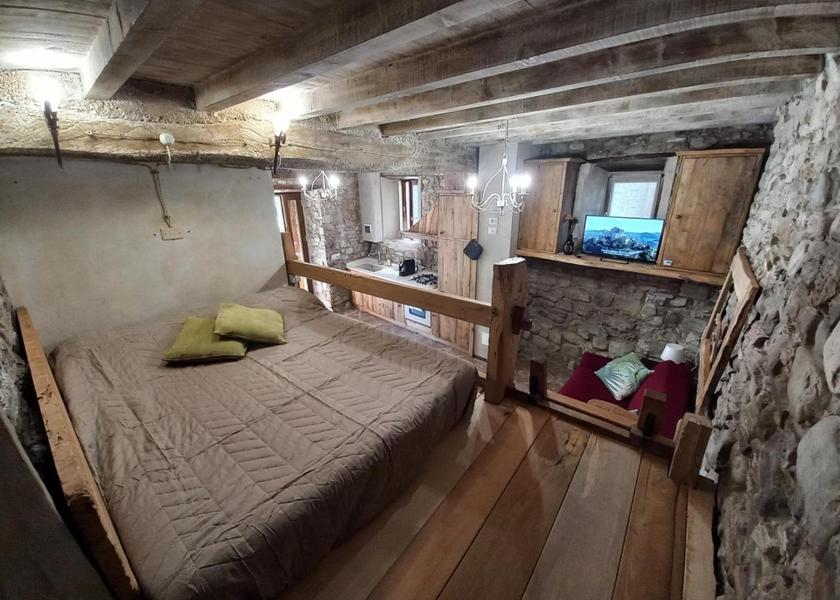 Emilia-Romagna Canossa Deluxe One-Bedroom Apartment