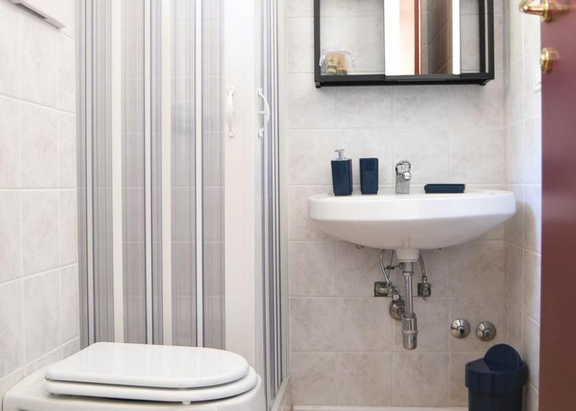 Abruzzo Villetta Barrea bathroom