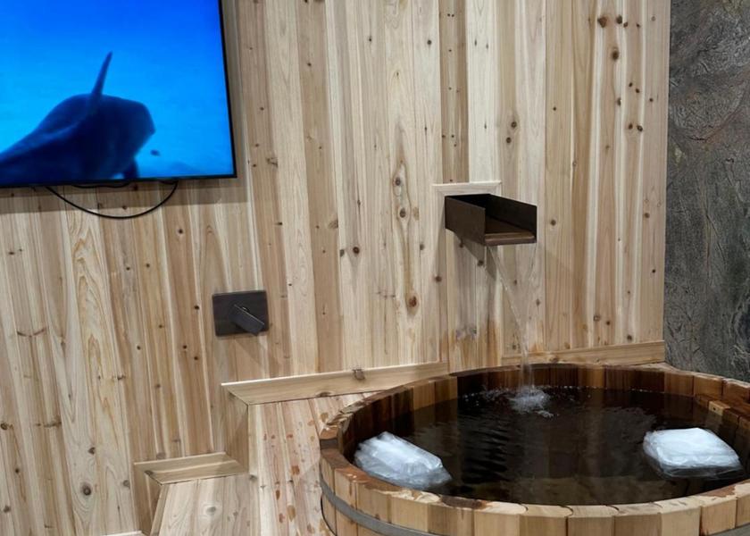 Alberta Canmore hot tub