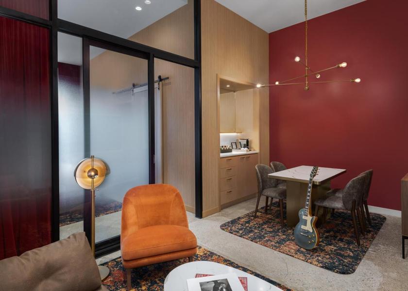 Ontario London Rock Royalty Suite King
