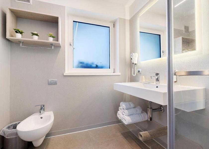 Trentino-Alto Adige Tenno Triple Room with Shower