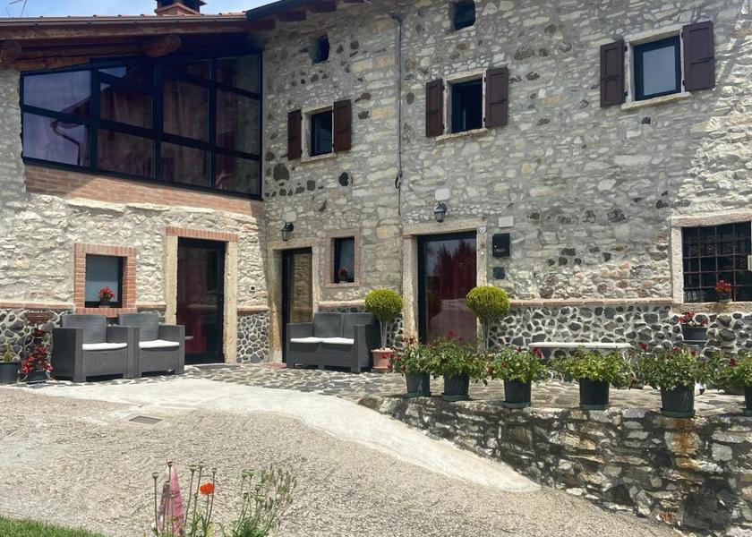 Veneto Tregnago One-Bedroom Apartment