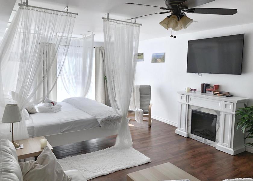 Ontario Lambton Shores Deluxe King Studio